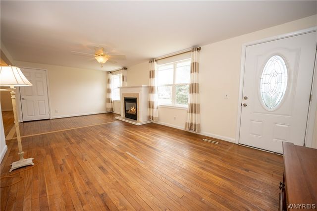 7052 East High Street, Lockport Town, NY 14094