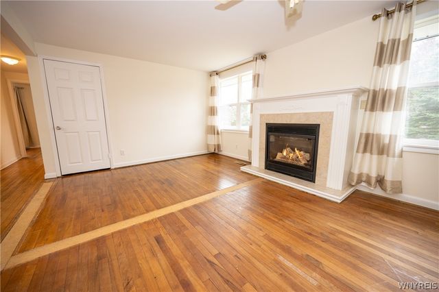 7052 East High Street, Lockport Town, NY 14094