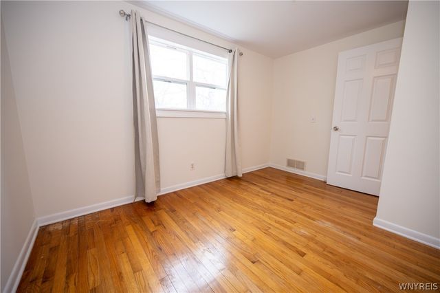 7052 East High Street, Lockport Town, NY 14094