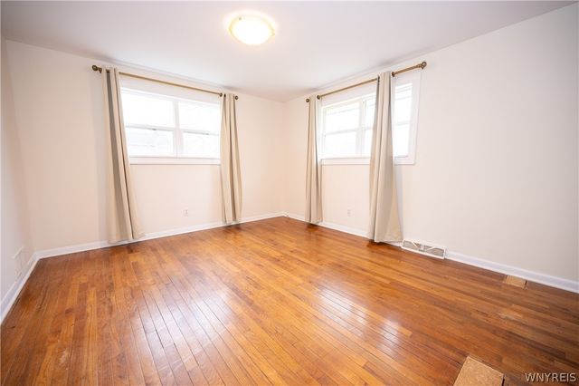 7052 East High Street, Lockport Town, NY 14094