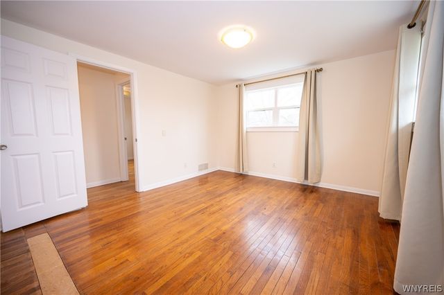 7052 East High Street, Lockport Town, NY 14094