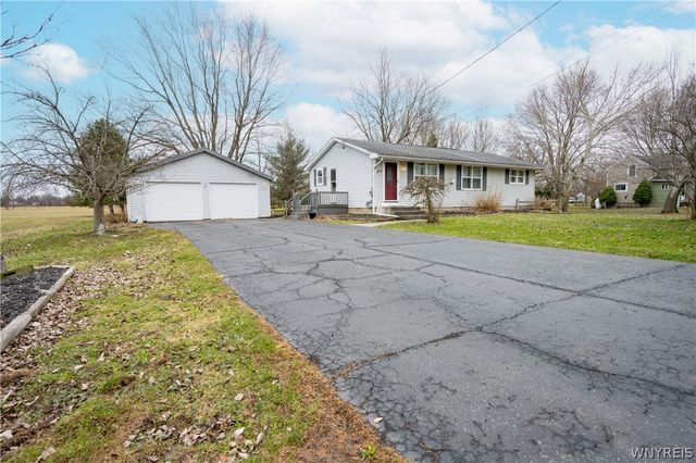 7052 East High Street, Lockport Town, NY 14094