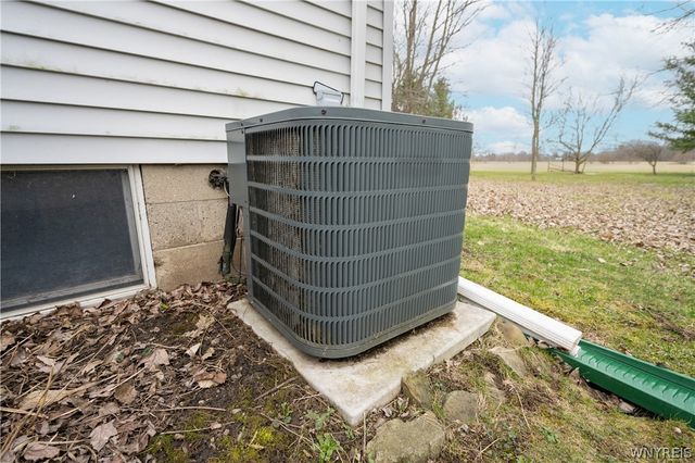 7052 East High Street, Lockport Town, NY 14094