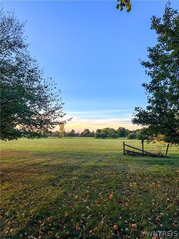 7052 East High Street, Lockport Town, NY 14094