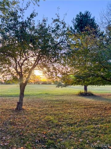 7052 East High Street, Lockport Town, NY 14094