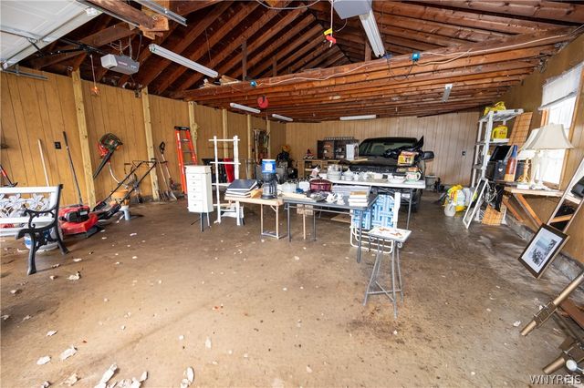 7052 East High Street, Lockport Town, NY 14094