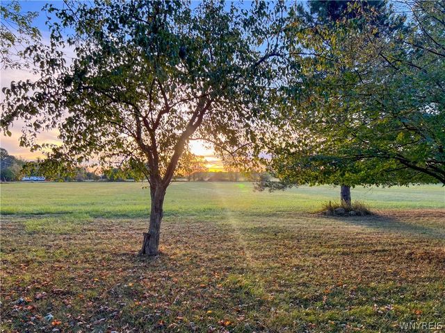 7052 East High Street, Lockport Town, NY 14094