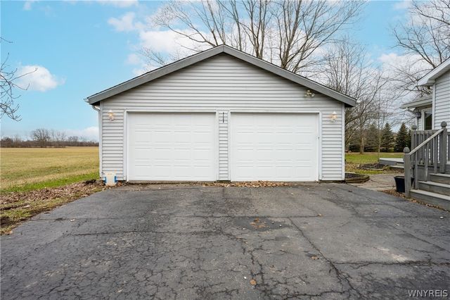 7052 East High Street, Lockport Town, NY 14094