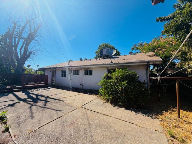 3728 Floral Dr, North Highlands, CA 95660