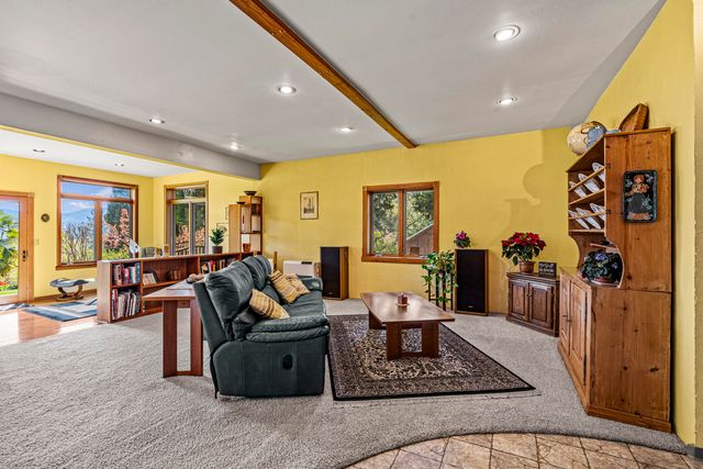 12310 Ramsey Road, Gold Hill, OR 97525