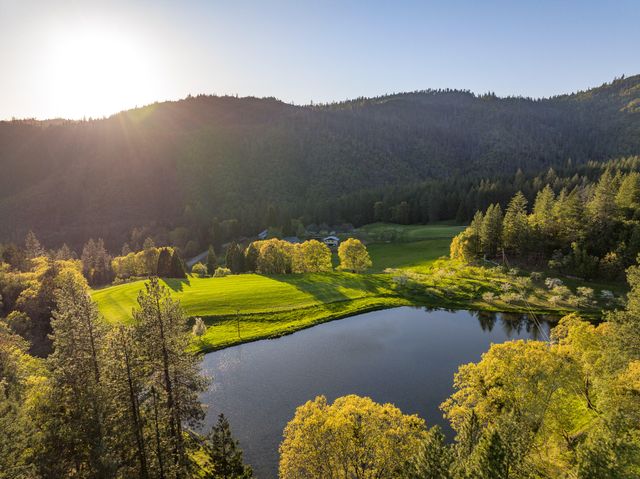 12310 Ramsey Road, Gold Hill, OR 97525