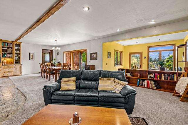 12310 Ramsey Road, Gold Hill, OR 97525