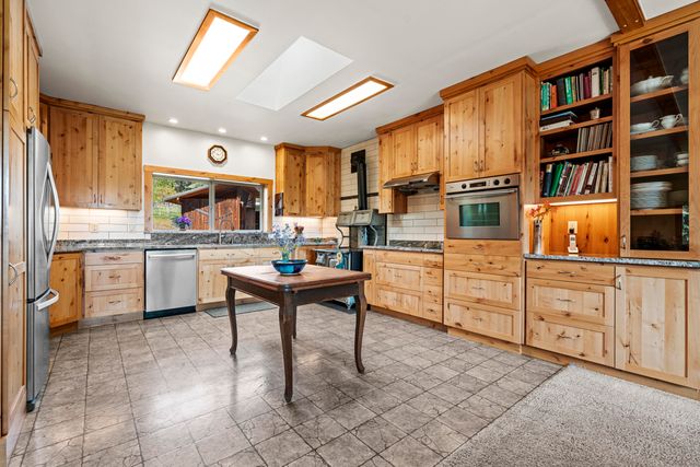 12310 Ramsey Road, Gold Hill, OR 97525