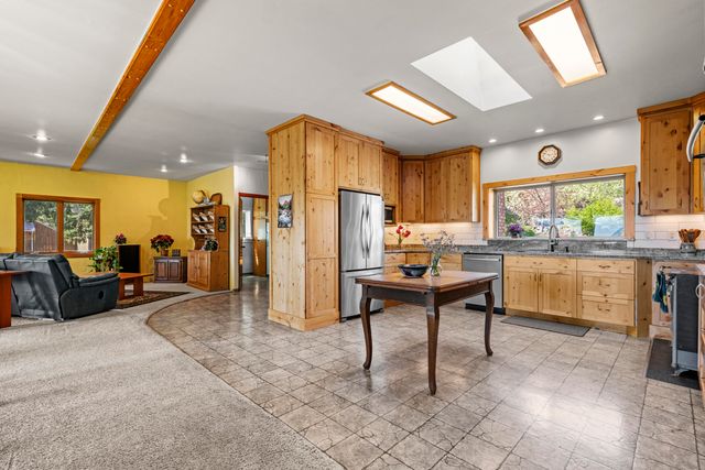 12310 Ramsey Road, Gold Hill, OR 97525