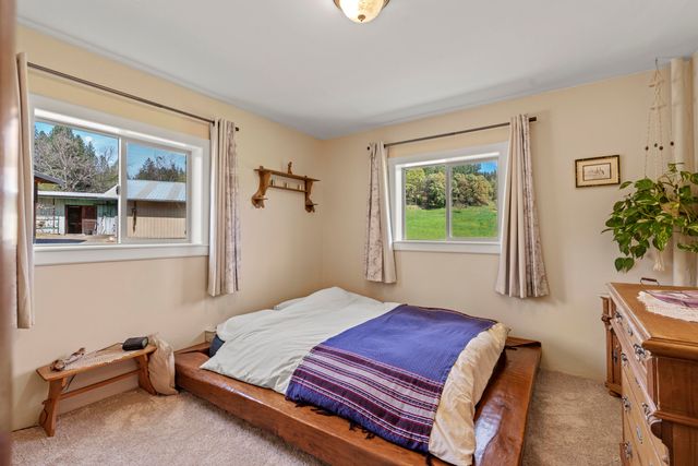 12310 Ramsey Road, Gold Hill, OR 97525