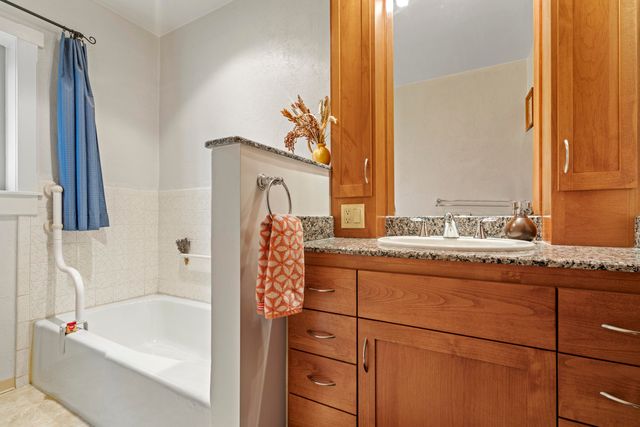 12310 Ramsey Road, Gold Hill, OR 97525