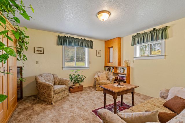 12310 Ramsey Road, Gold Hill, OR 97525