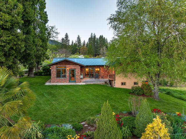 12310 Ramsey Road, Gold Hill, OR 97525
