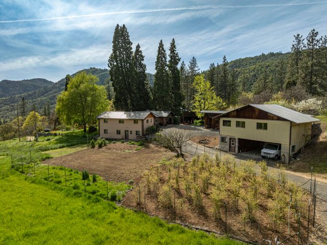 12310 Ramsey Road, Gold Hill, OR 97525