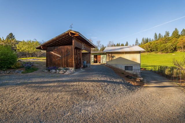 12310 Ramsey Road, Gold Hill, OR 97525