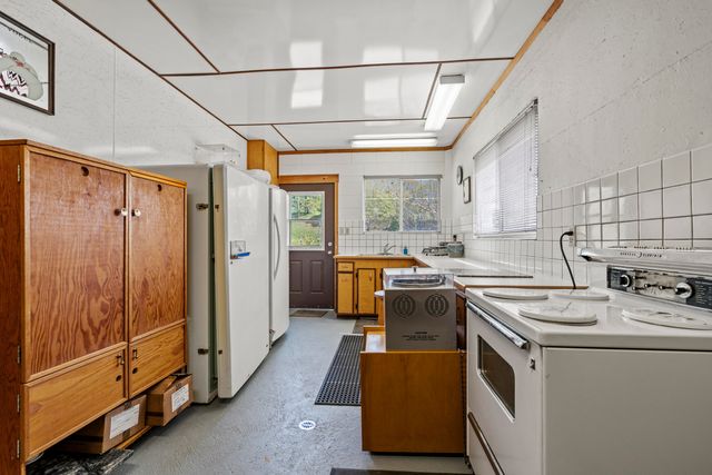 12310 Ramsey Road, Gold Hill, OR 97525