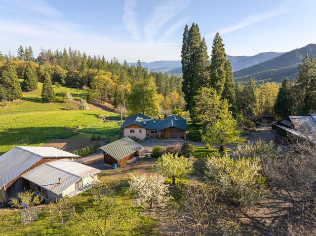12310 Ramsey Road, Gold Hill, OR 97525