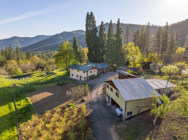 12310 Ramsey Road, Gold Hill, OR 97525