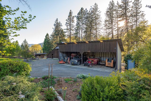 12310 Ramsey Road, Gold Hill, OR 97525