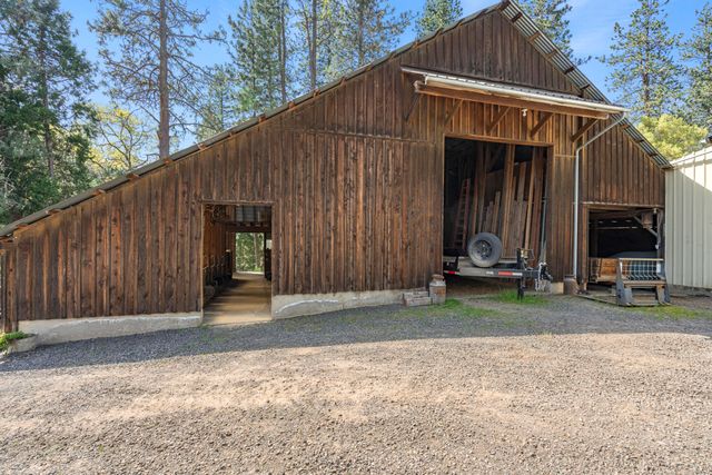 12310 Ramsey Road, Gold Hill, OR 97525
