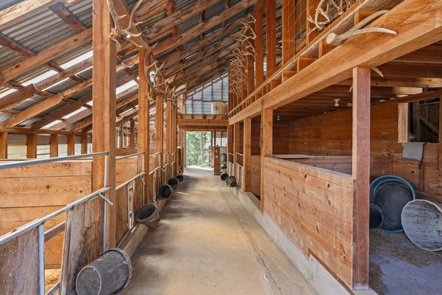 12310 Ramsey Road, Gold Hill, OR 97525