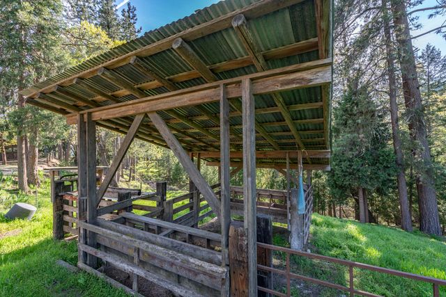 12310 Ramsey Road, Gold Hill, OR 97525