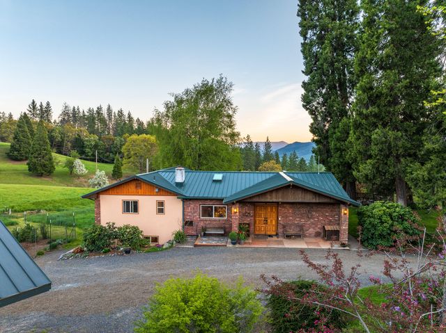 12310 Ramsey Road, Gold Hill, OR 97525