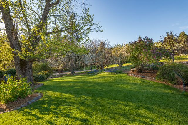 12310 Ramsey Road, Gold Hill, OR 97525