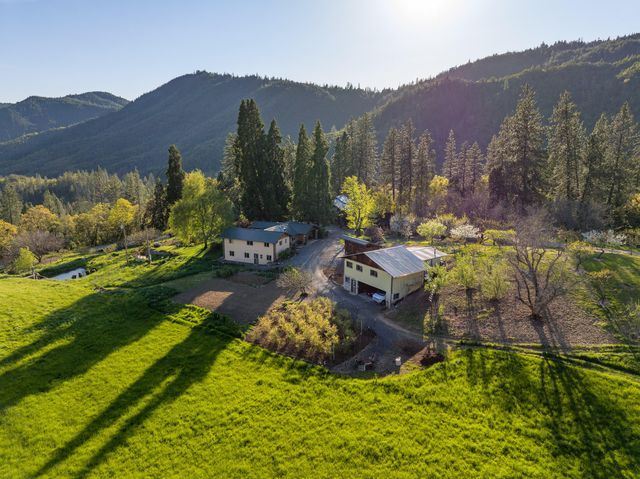 12310 Ramsey Road, Gold Hill, OR 97525