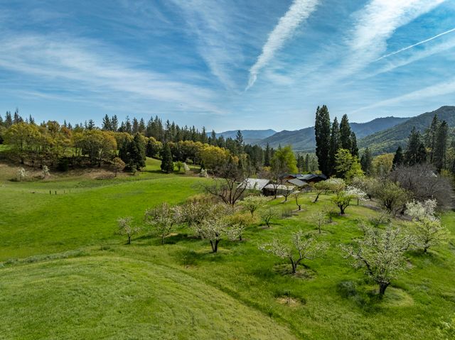 12310 Ramsey Road, Gold Hill, OR 97525