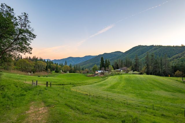 12310 Ramsey Road, Gold Hill, OR 97525
