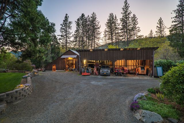 12310 Ramsey Road, Gold Hill, OR 97525