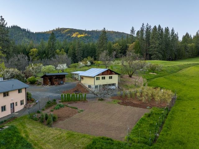 12310 Ramsey Road, Gold Hill, OR 97525