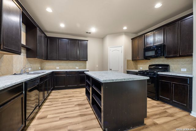 8822 Falcon Park, Converse, TX 78109
