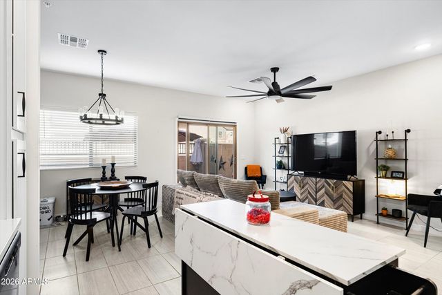 2822 W White Feather Lane, Phoenix, AZ 85085