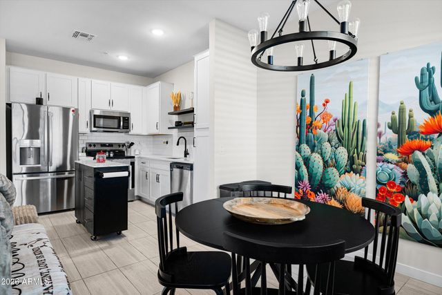 2822 W White Feather Lane, Phoenix, AZ 85085