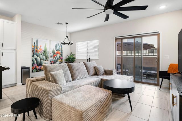 2822 W White Feather Lane, Phoenix, AZ 85085