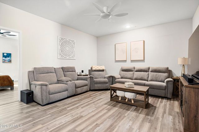 2822 W White Feather Lane, Phoenix, AZ 85085