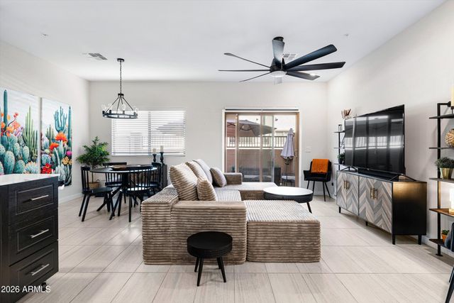 2822 W White Feather Lane, Phoenix, AZ 85085