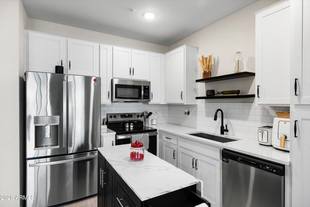 2822 W White Feather Lane, Phoenix, AZ 85085