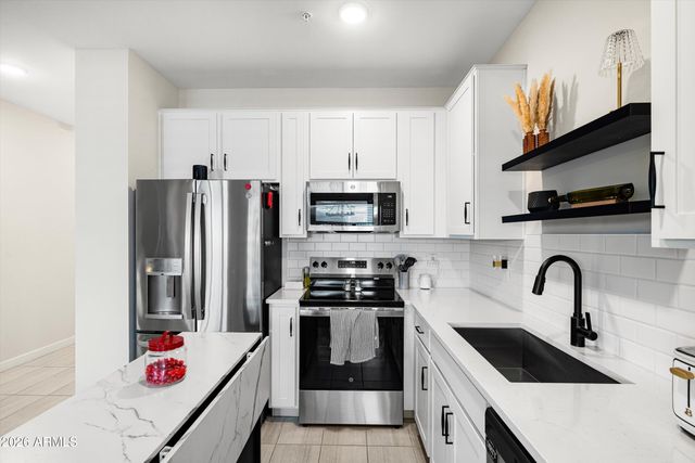 2822 W White Feather Lane, Phoenix, AZ 85085