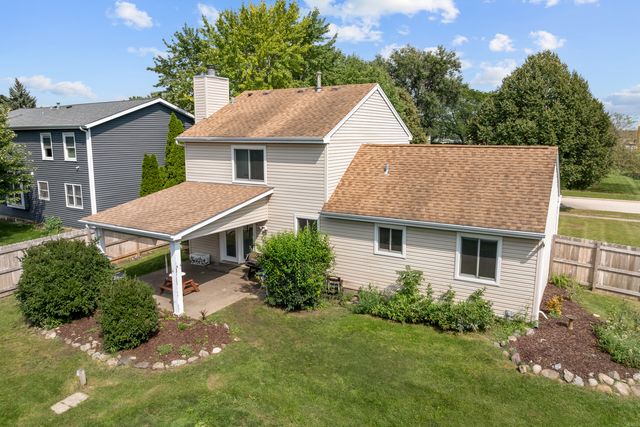 1102 Amberwood Drive, Crystal Lake, IL 60014