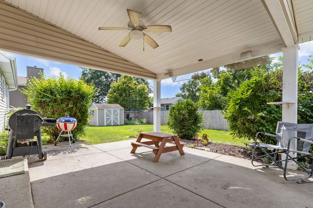 1102 Amberwood Drive, Crystal Lake, IL 60014