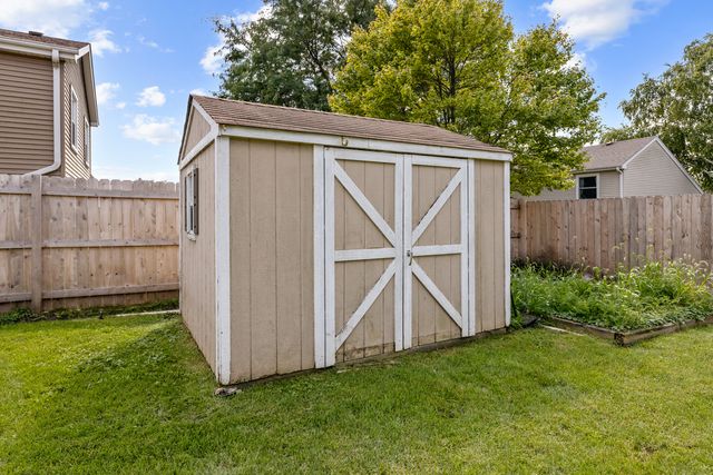 1102 Amberwood Drive, Crystal Lake, IL 60014