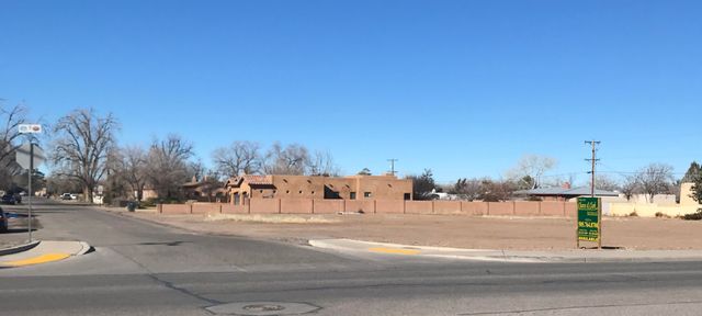 6401 4th Street NW, Los Ranchos, NM 87107